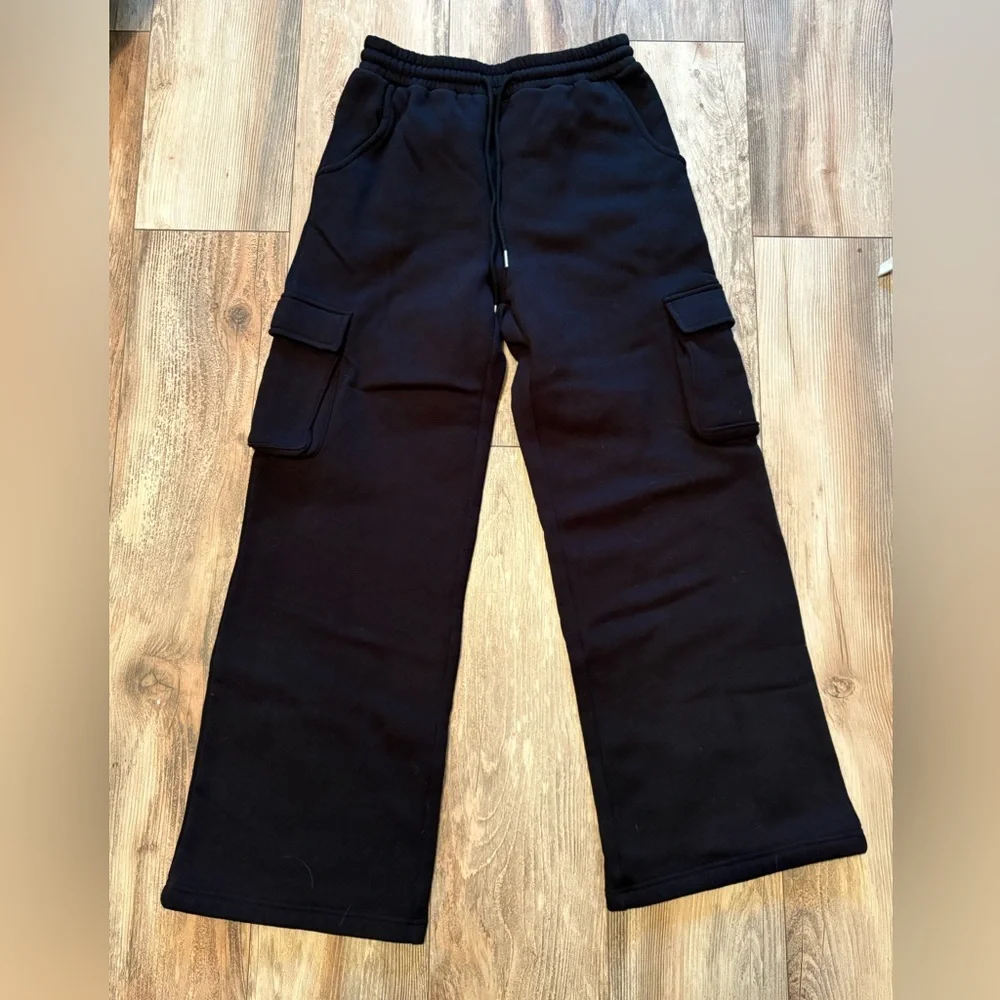 NWOT High Waist Black Cargo Sweatpants - Picture 1 of 6